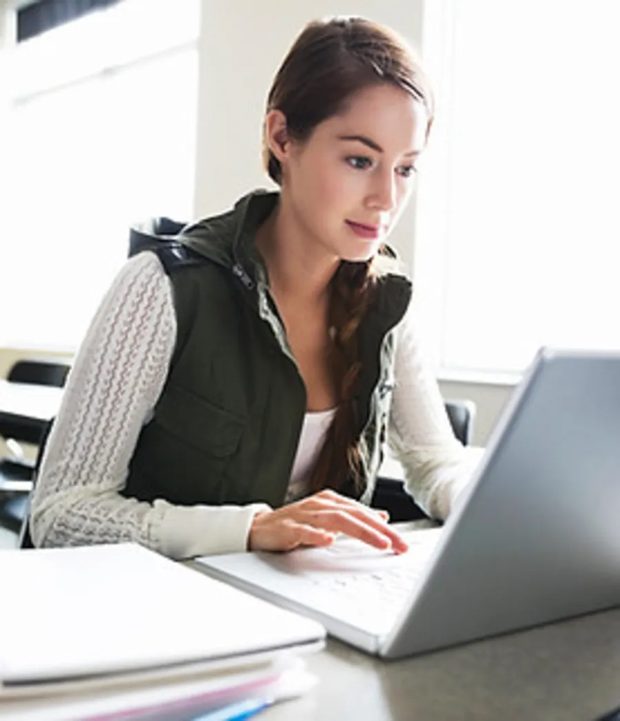 Student using online SAT and ACT test prep